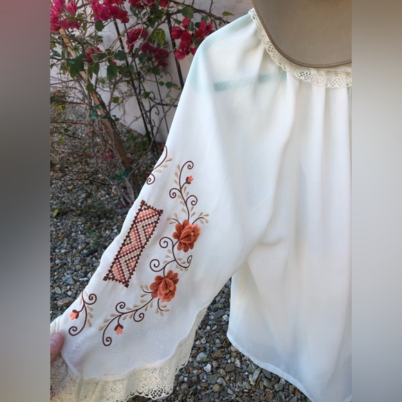 vintage (?) bohemian western Lace  floral embroidered bell sleeve shirt - Picture 13 of 14